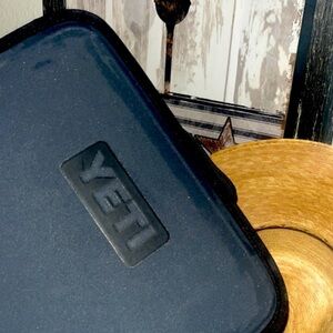 🪵🦁• 🕶️ YETI x Brunch Time x Casual Lux 🕶️• 🪵🦁